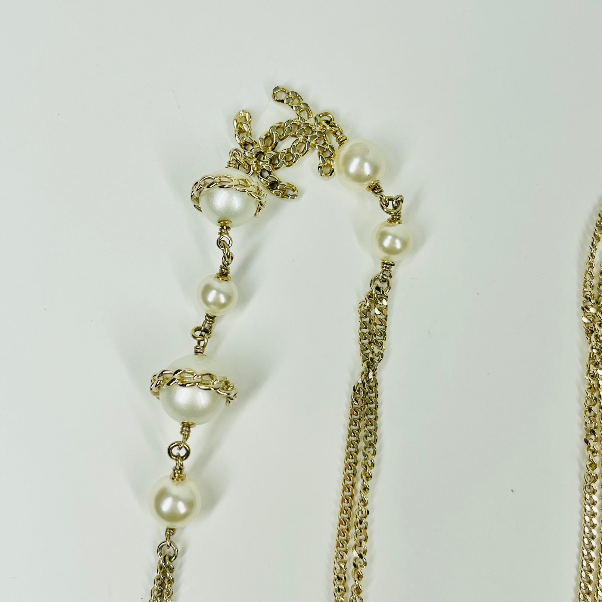 2016 CHANEL CC LOGO MULTISTRANDS COSTUME PEARL NECKLACE