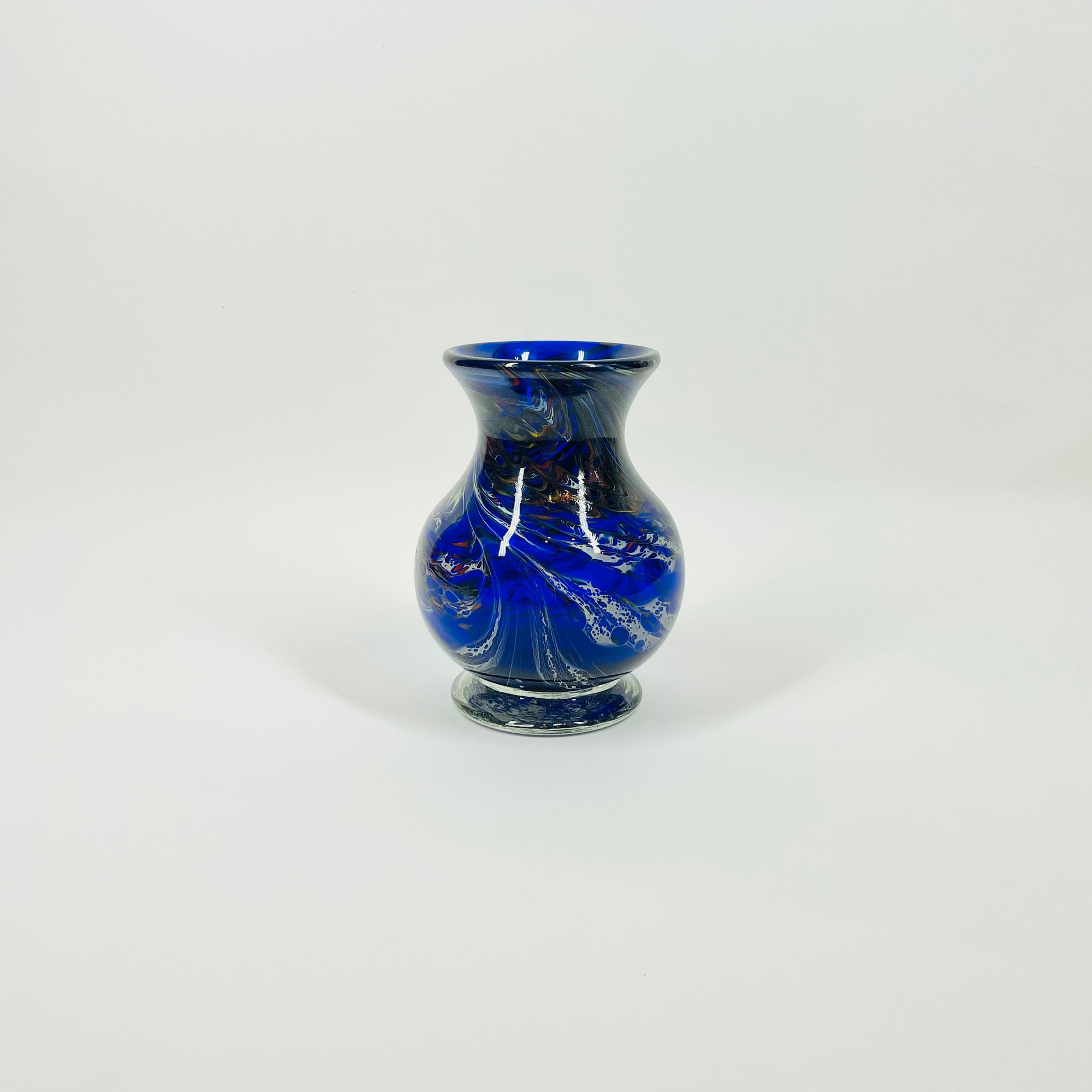 1980s AUSTRALIAN MOUTH BLOWN BLUE SPATTER ART GLASS MINI POSY VASE BY STEPHEN MORRIS