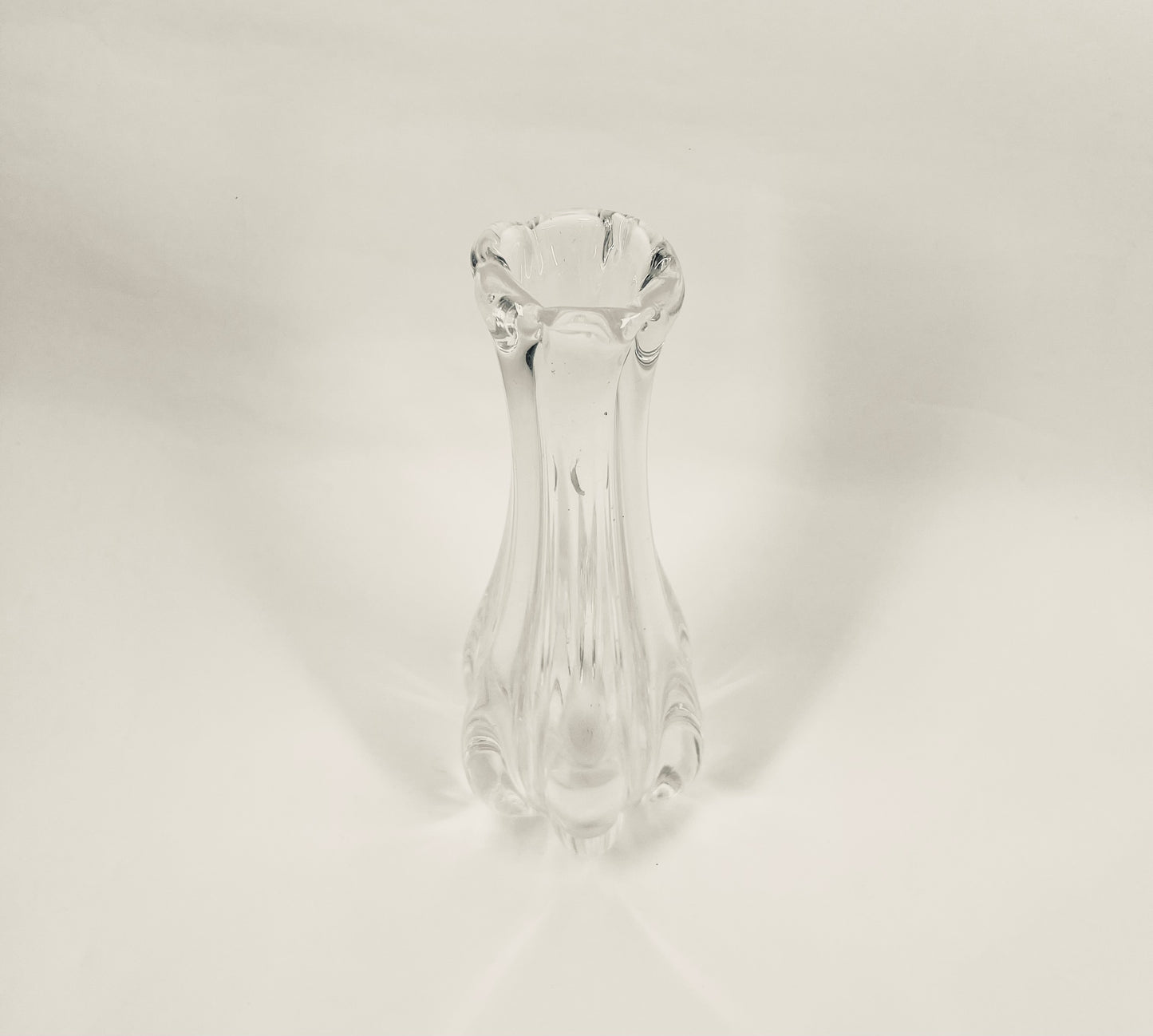 CLEAR SWUNG VASE