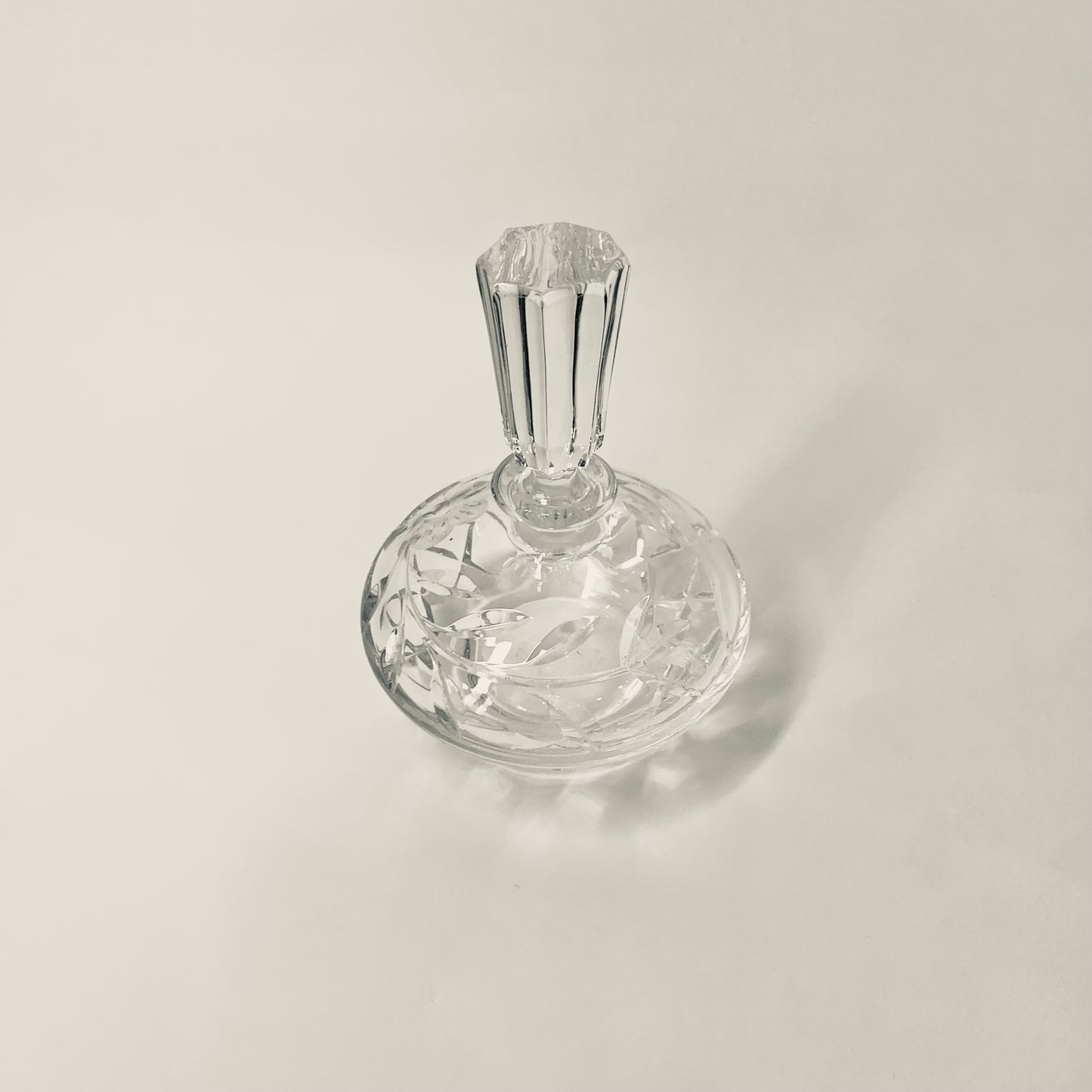 VINTAGE CUT CRYSTAL PERFUME BOTTLE