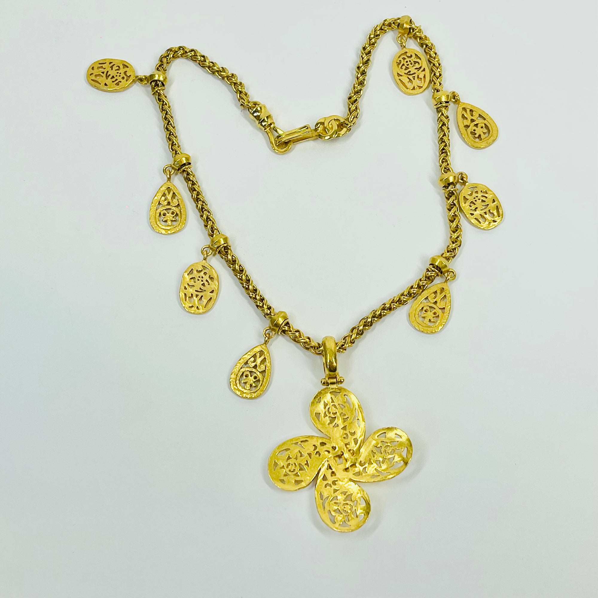 1995 CHANEL ARABESQUE LIMITED EDITION GOLD PLATED LOGO CHARM NECKLACE