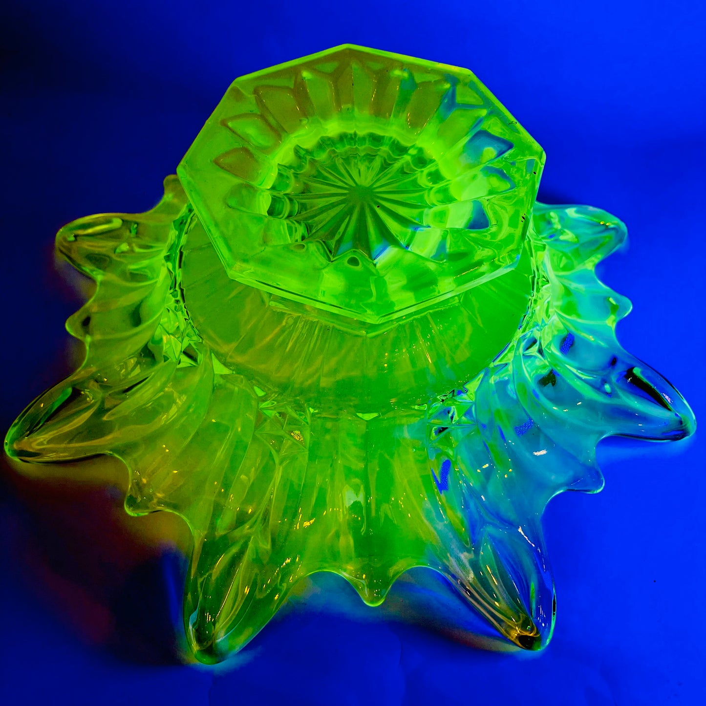 STARBURST URANIUM GLASS BOWL