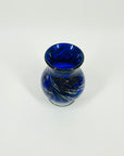 1980s AUSTRALIAN MOUTH BLOWN BLUE SPATTER ART GLASS MINI POSY VASE BY STEPHEN MORRIS