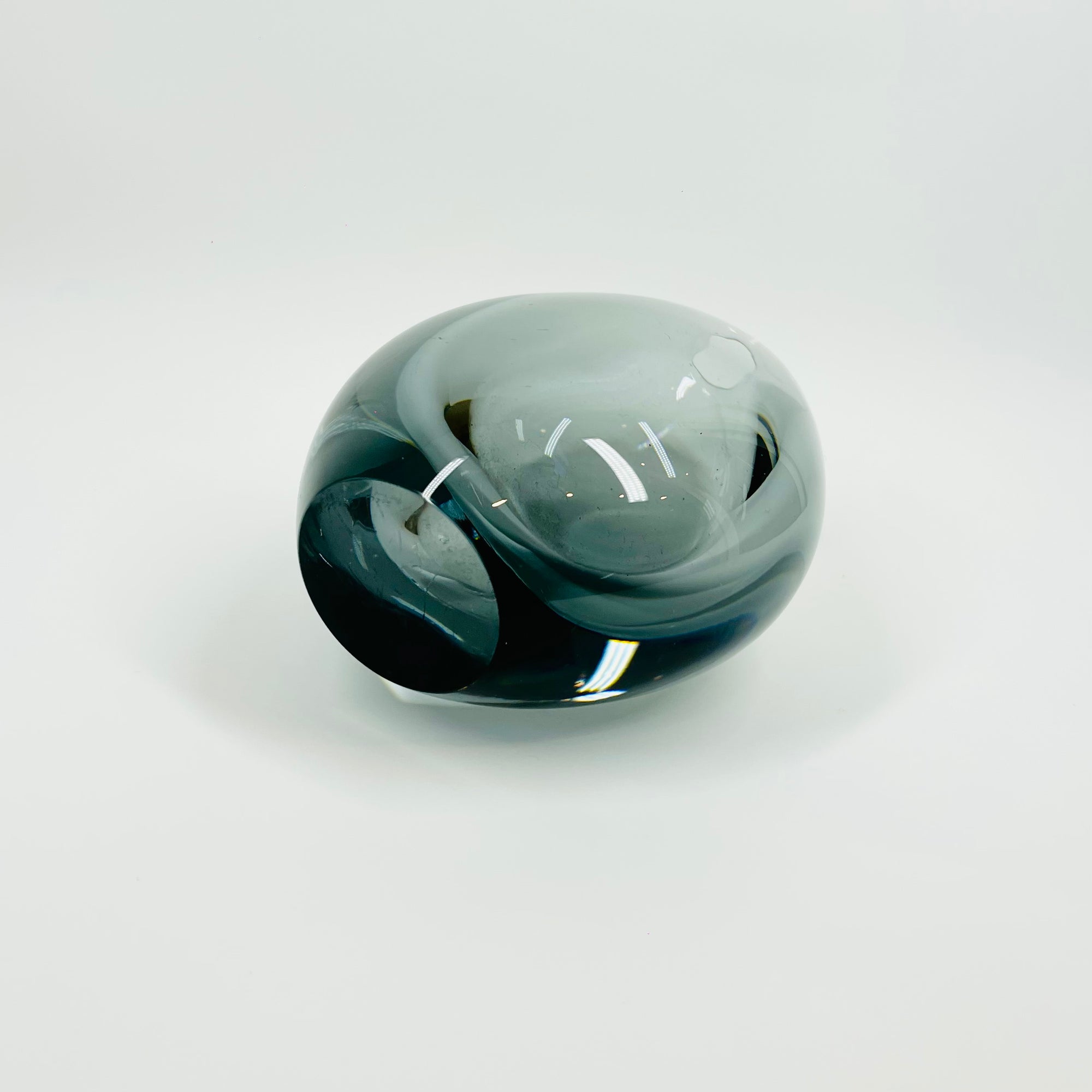 1950s GREY SOMMERSO GLASS VASE BY SVEN PALMQVIST FOR ORREFORS