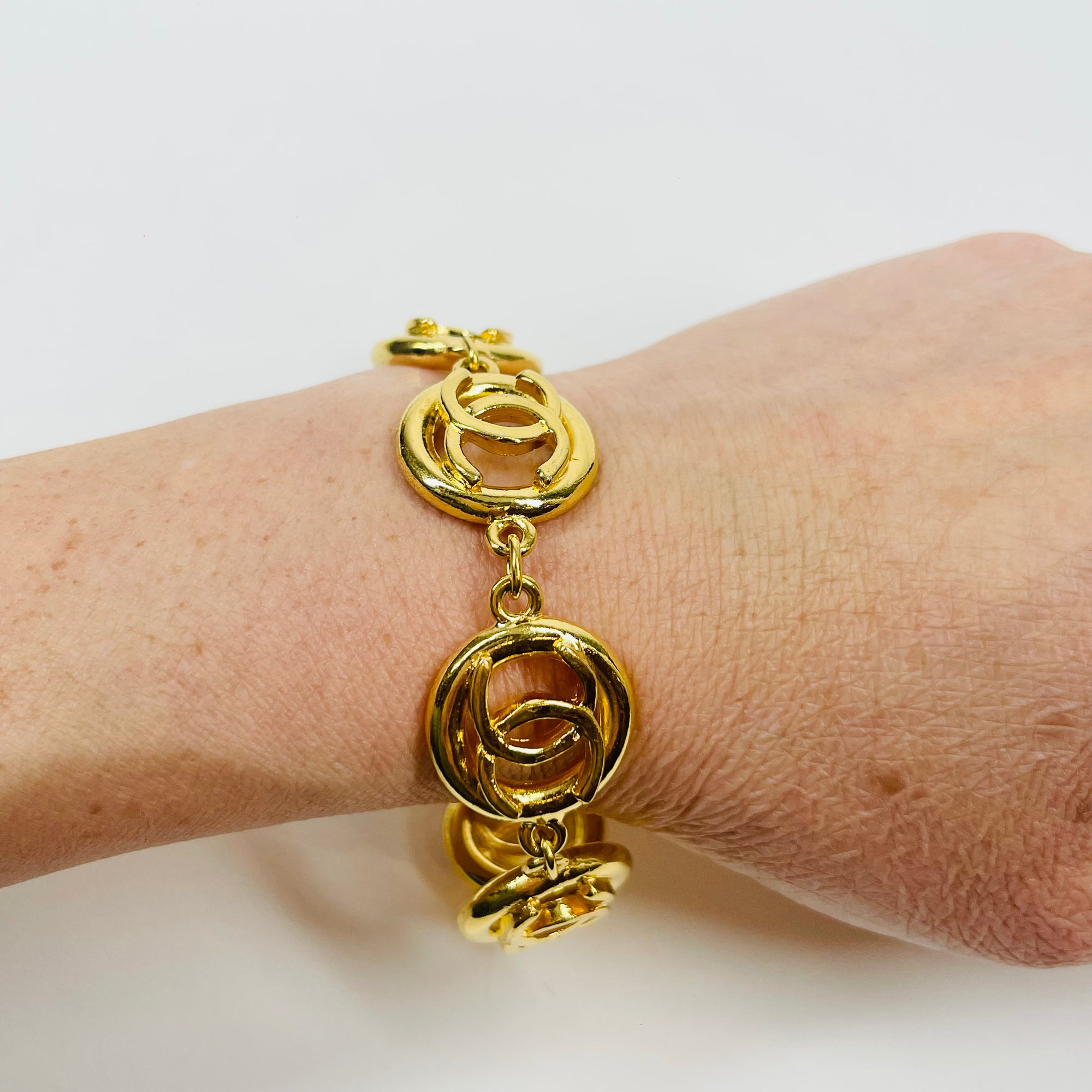 1982 CHANEL CC LOGO COIN LINKS BRACELET