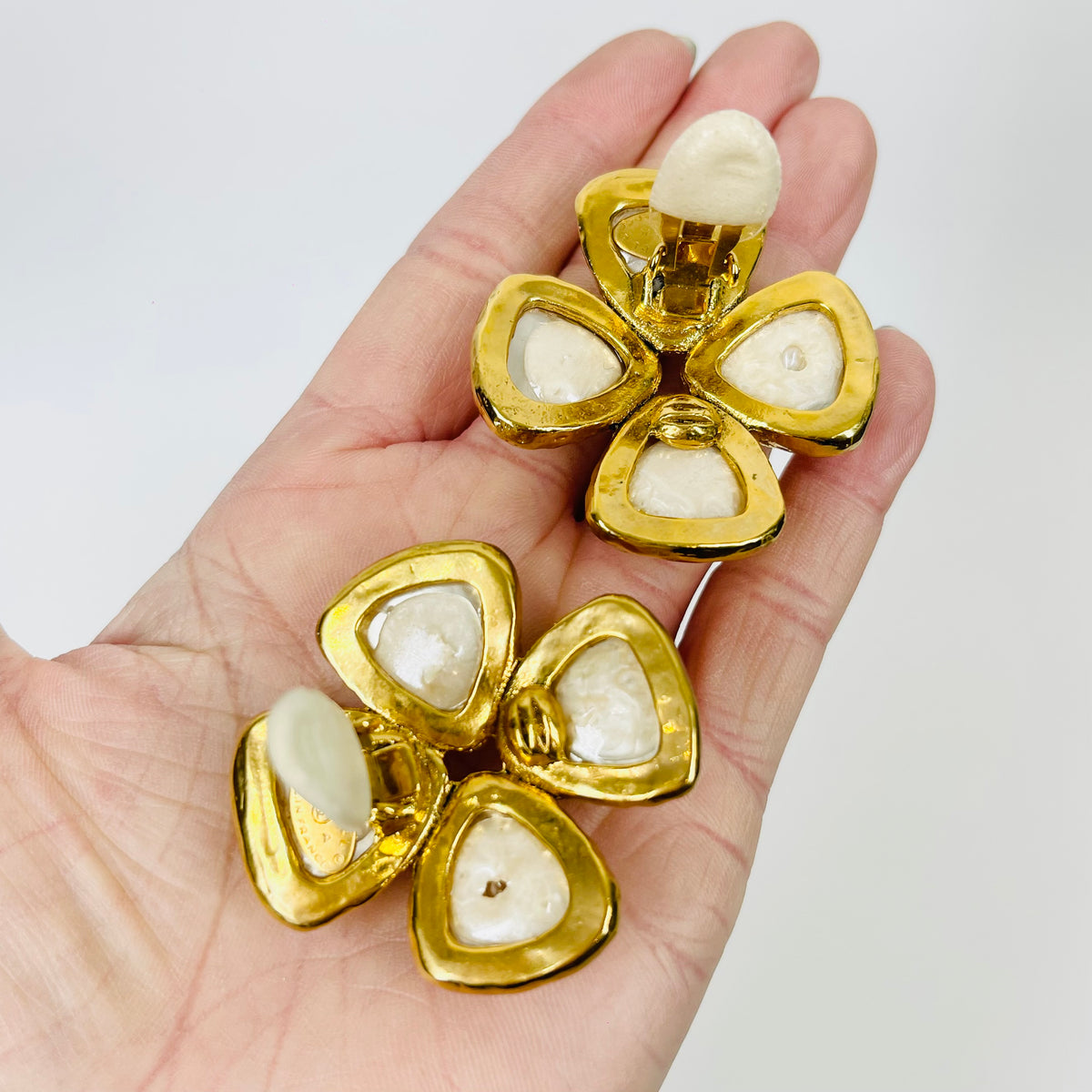 1996 CHANEL CC LOGO CLOVER MABE PEARL CLIP ON EARRINGS