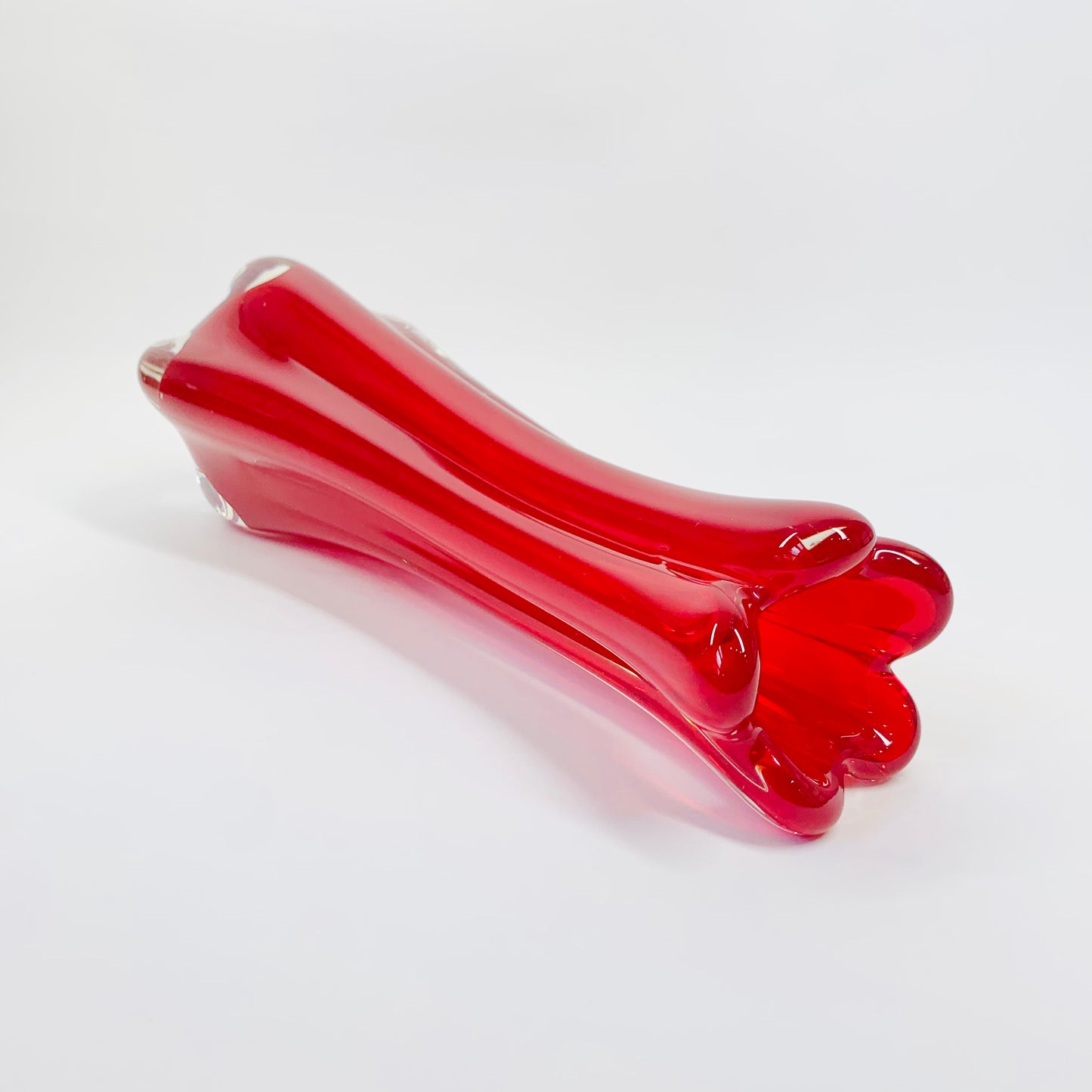 RED SWUNG VASE