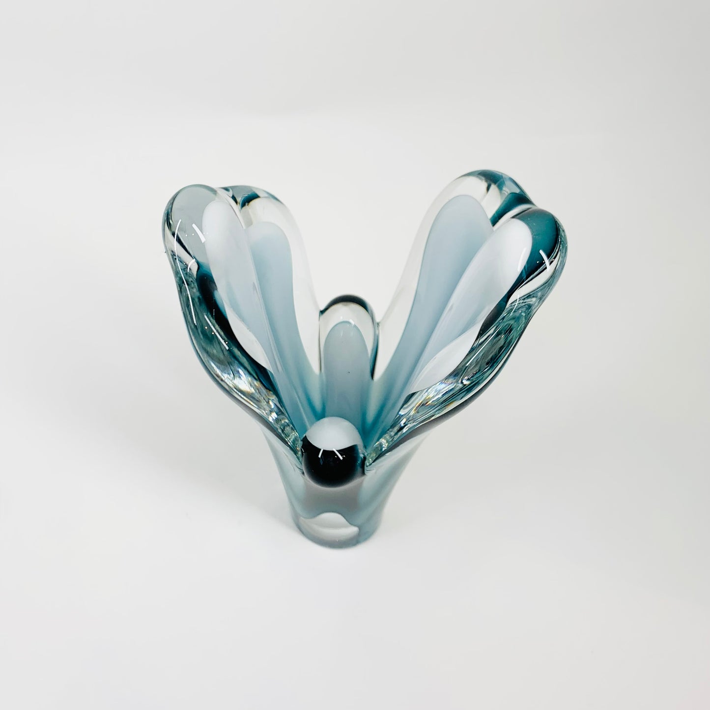 PAUL KEDELV COQUILLE SCULPTURAL GLASS VASE