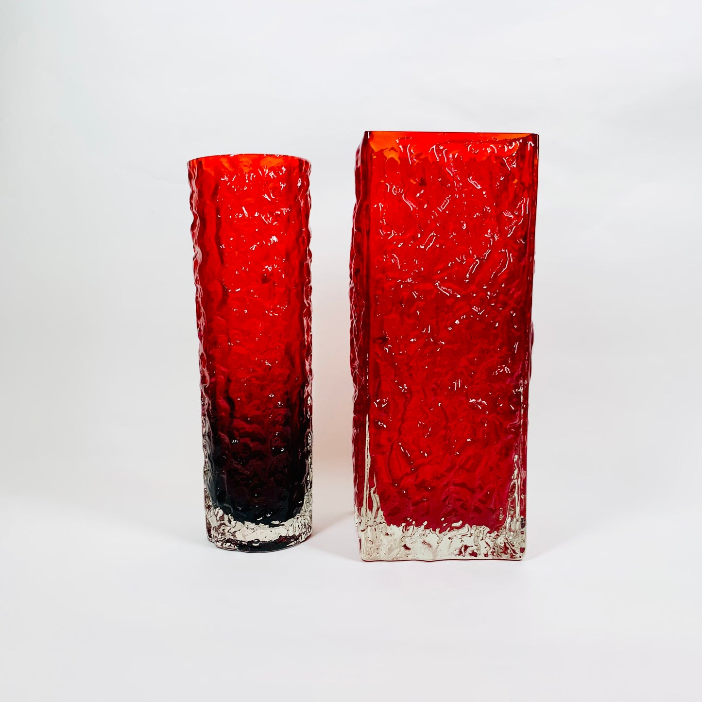 RED JAPANESE BARK GLASS VASE