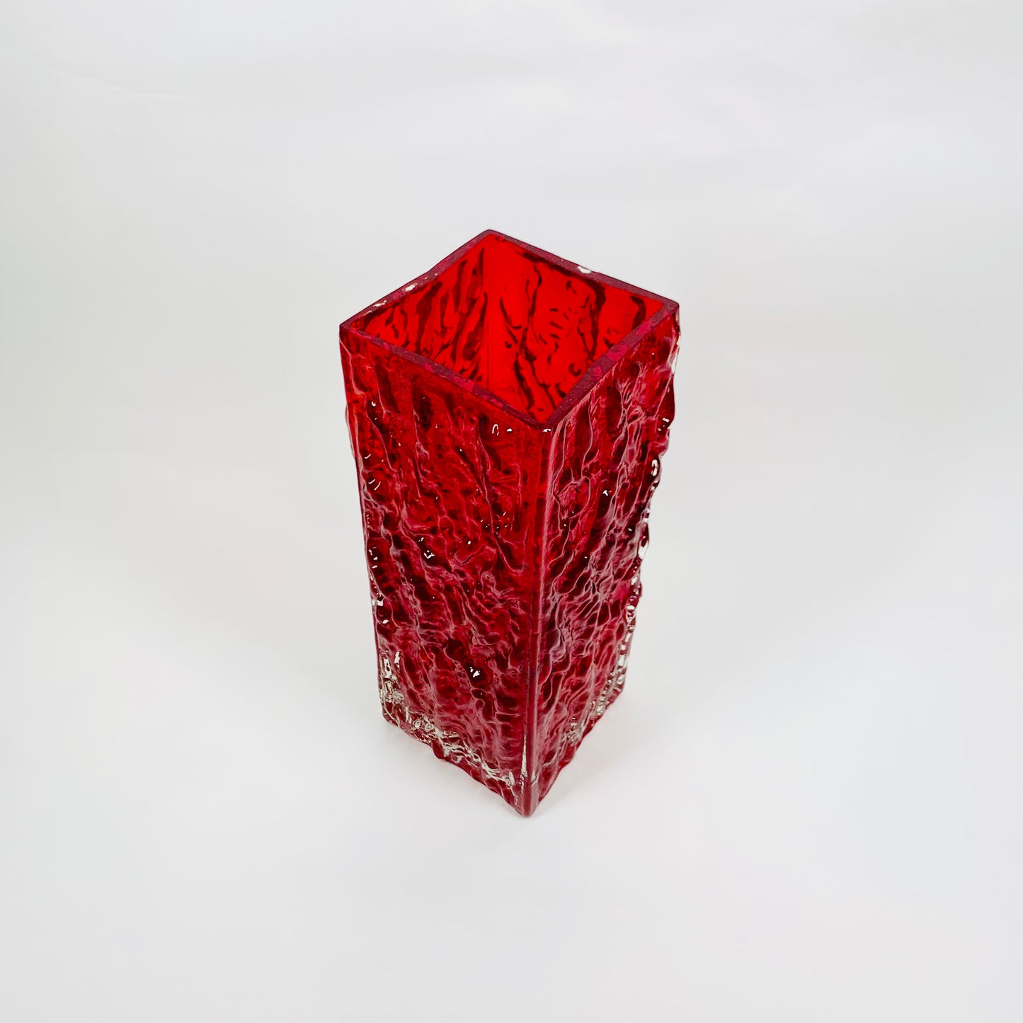 RED JAPANESE BARK GLASS VASE