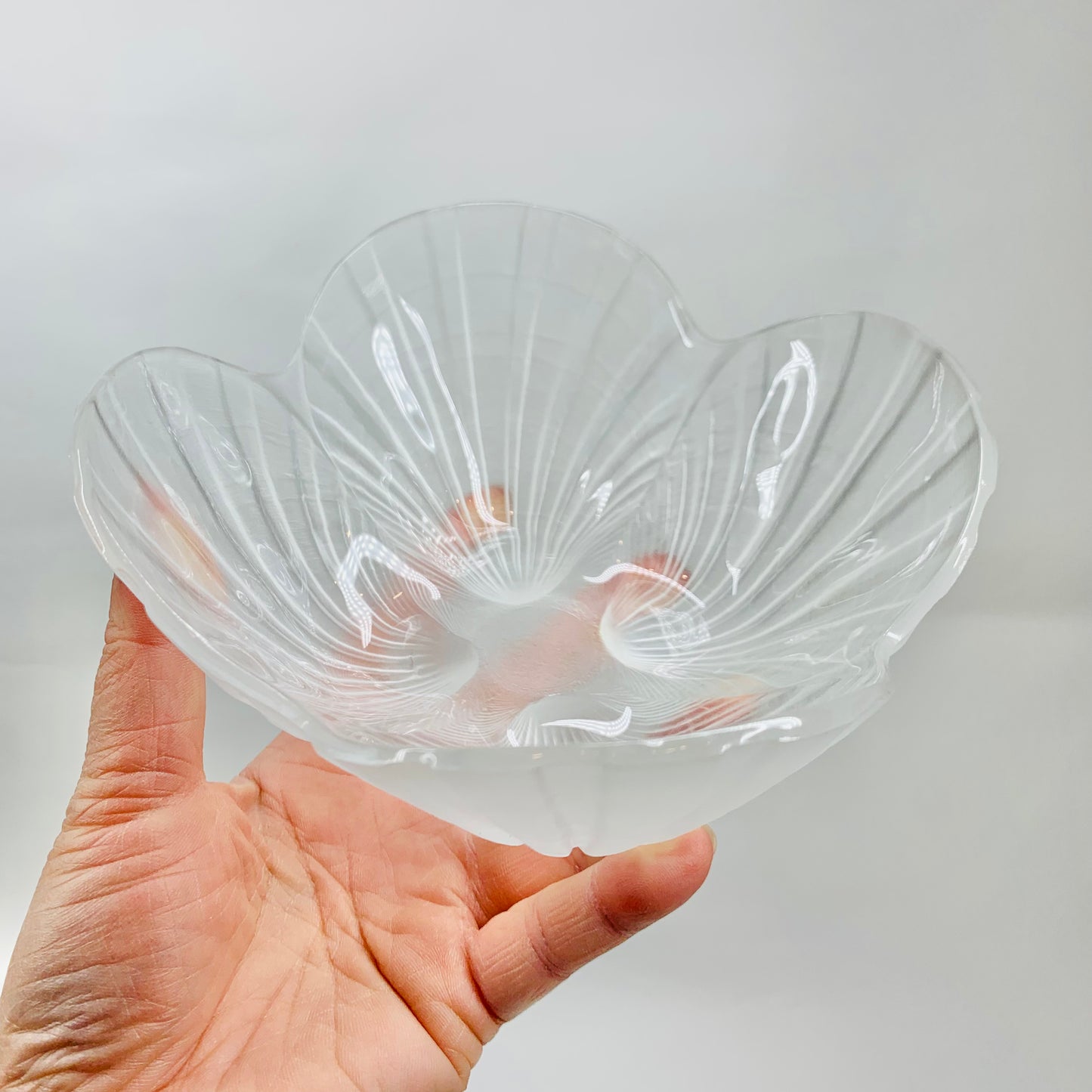 1980s JAPANESE HOYA SMALL GLASS SHELL BOWL