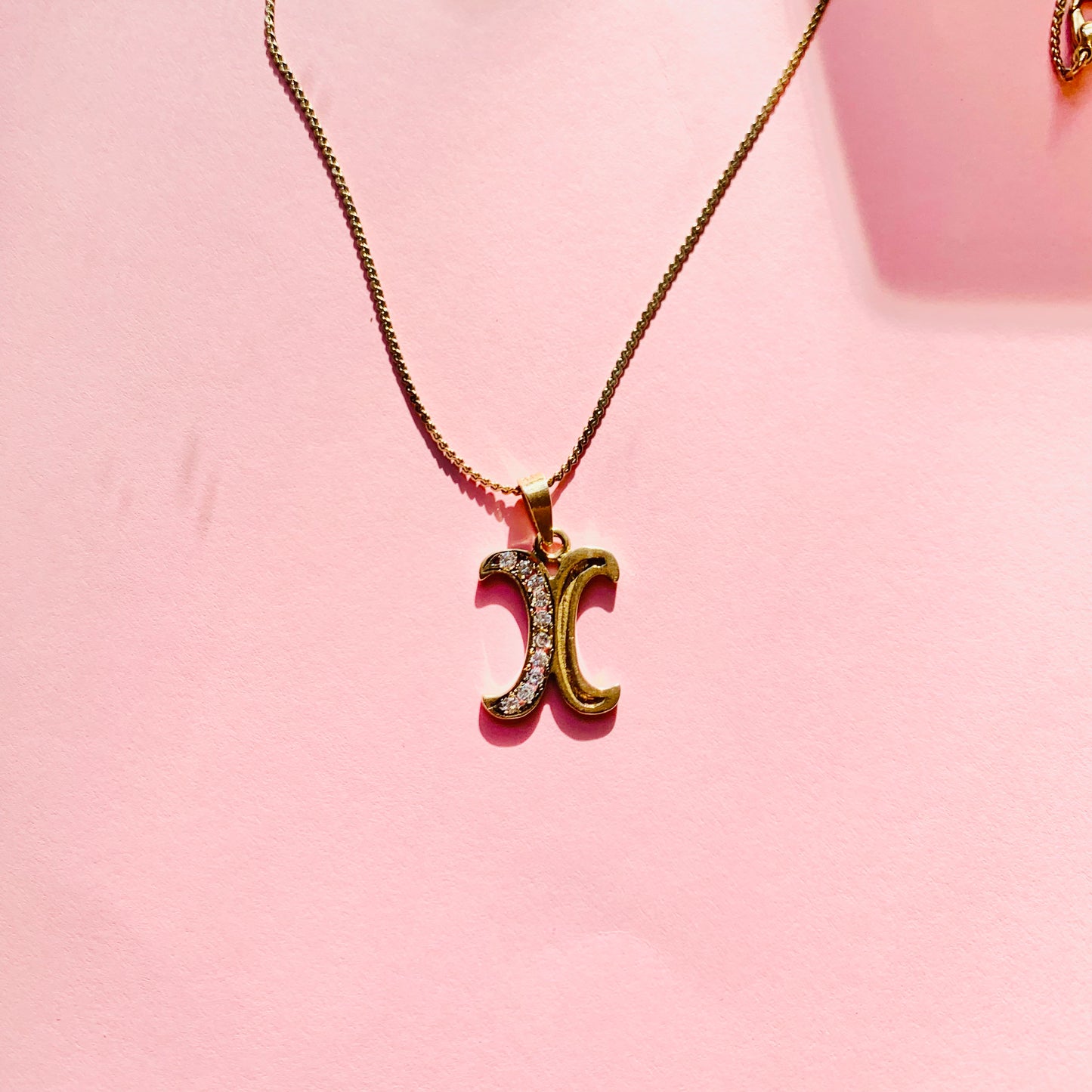 1980s rose gold necklace with reverse C pendant