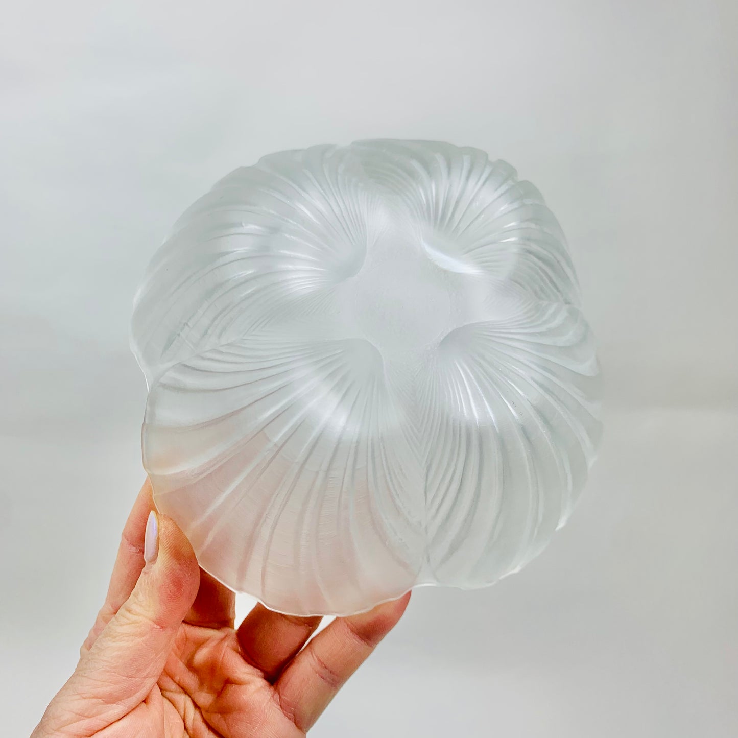 1980s JAPANESE HOYA SMALL GLASS SHELL BOWL