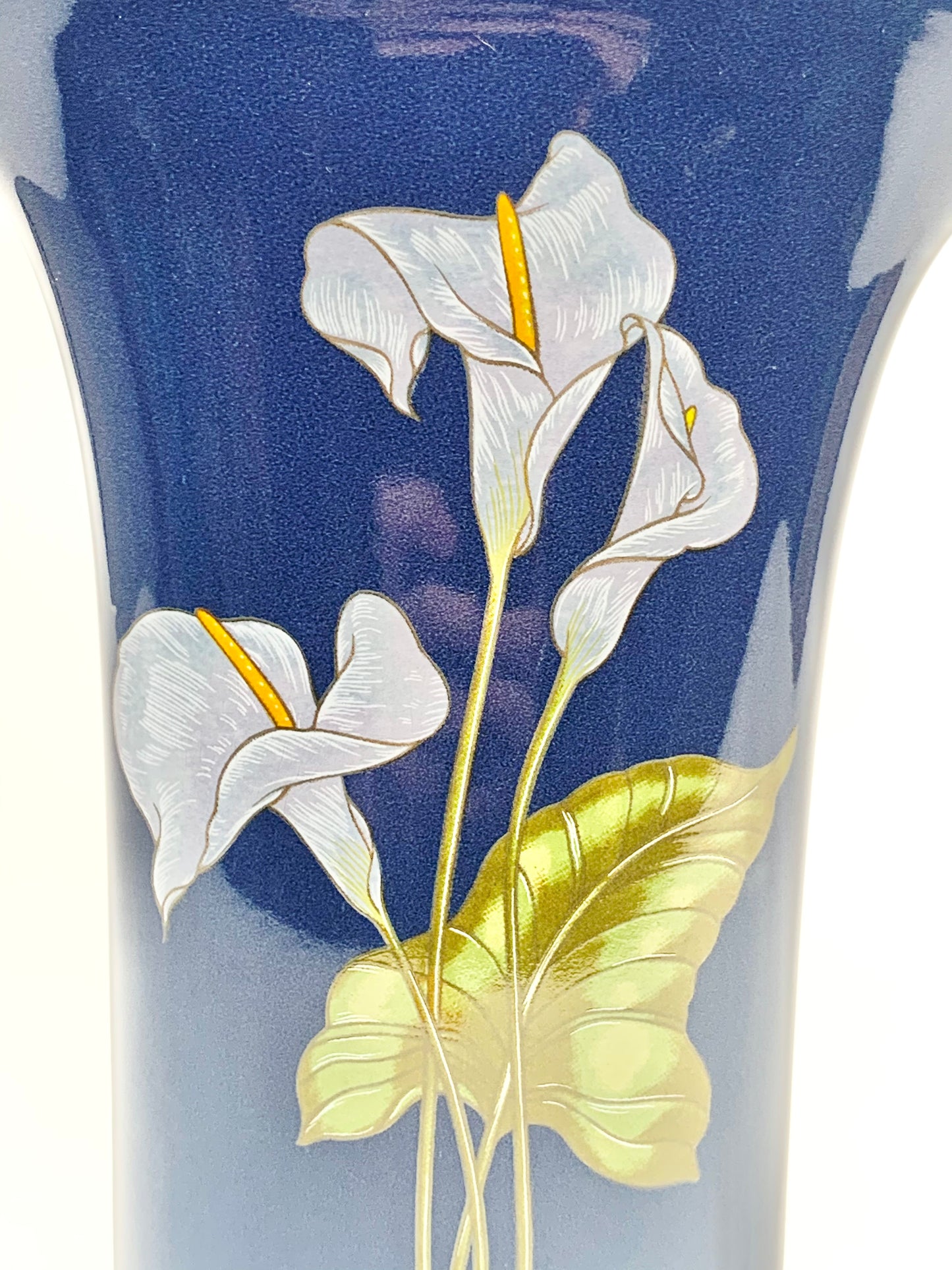 Japanese 80s porcelain vase with laminated floral design