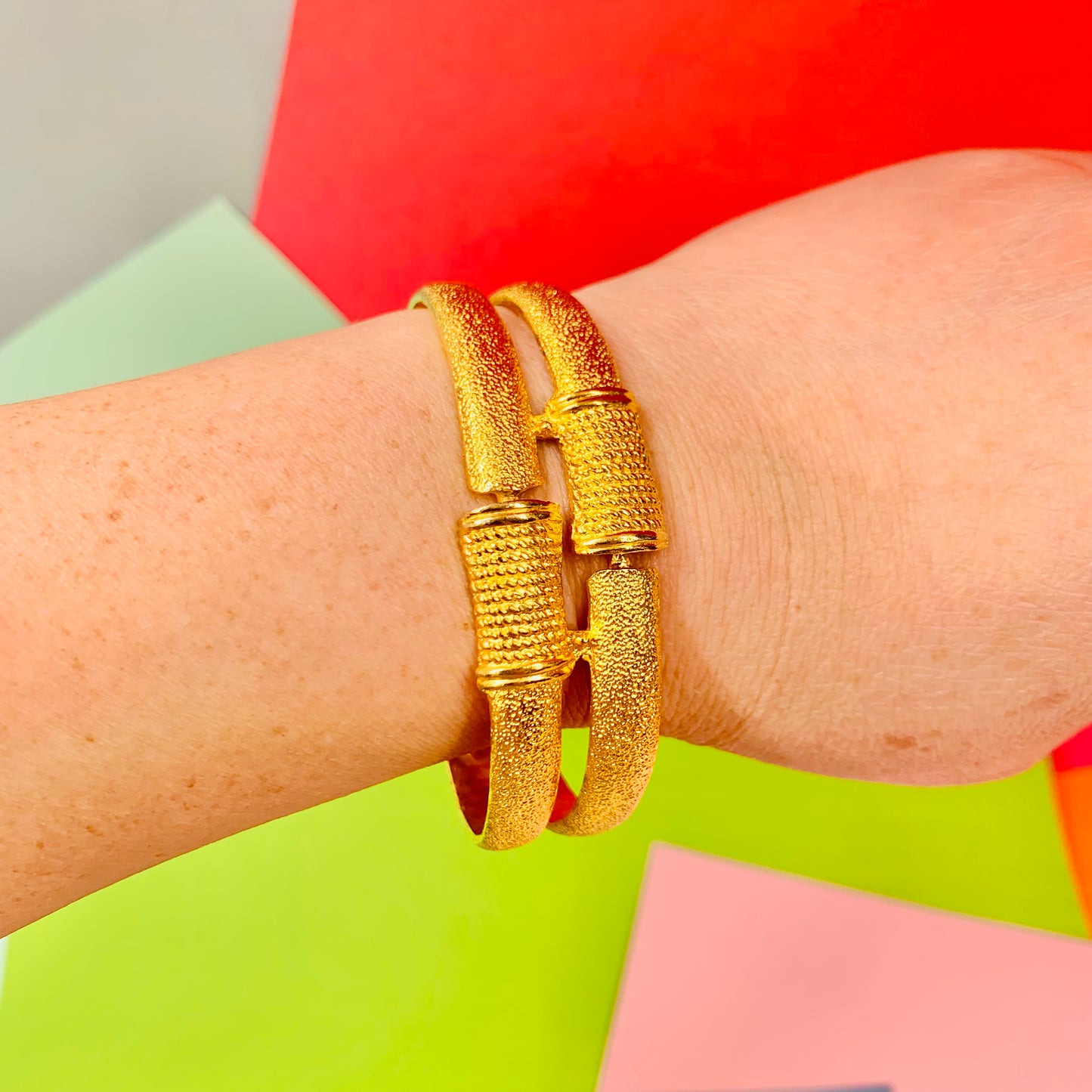 1970s electroplated gold rope texture bangle