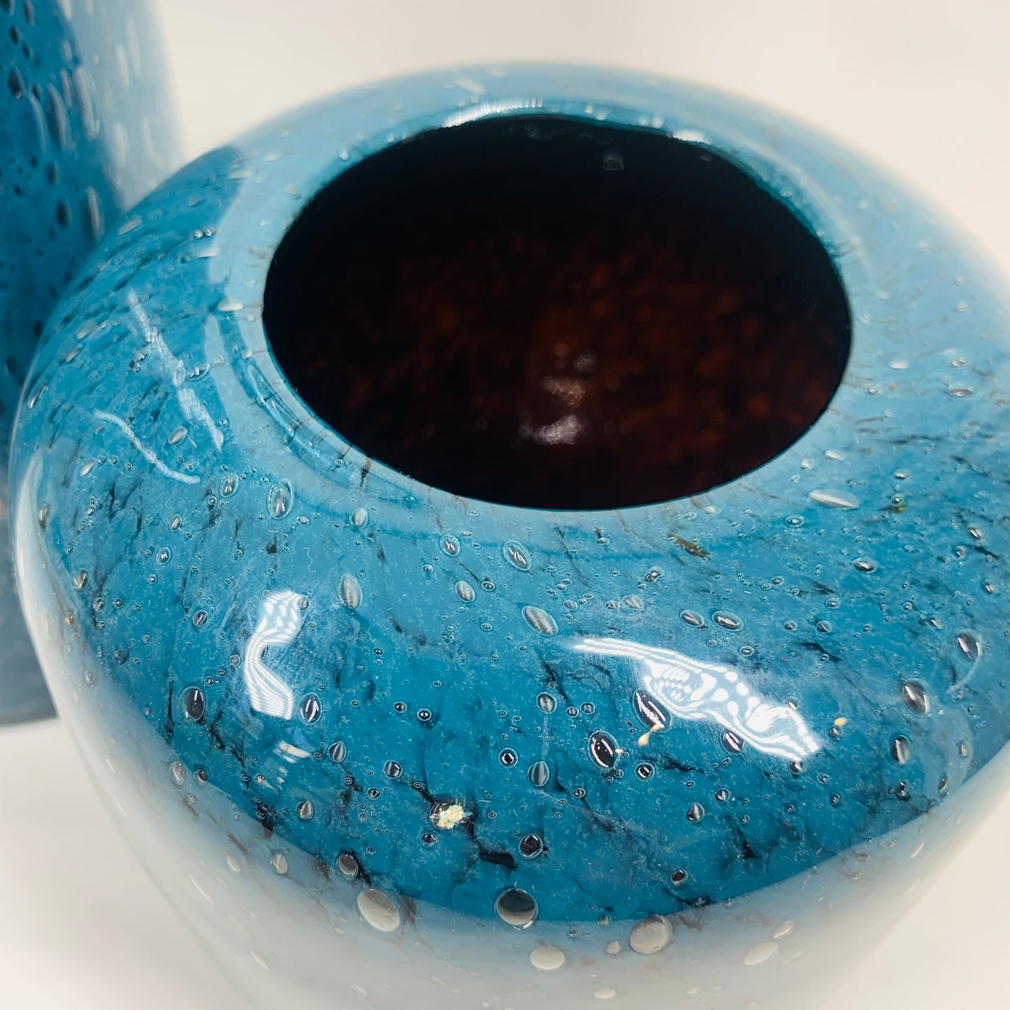 Stunning vintage blue mouth blown speckles art glass vase