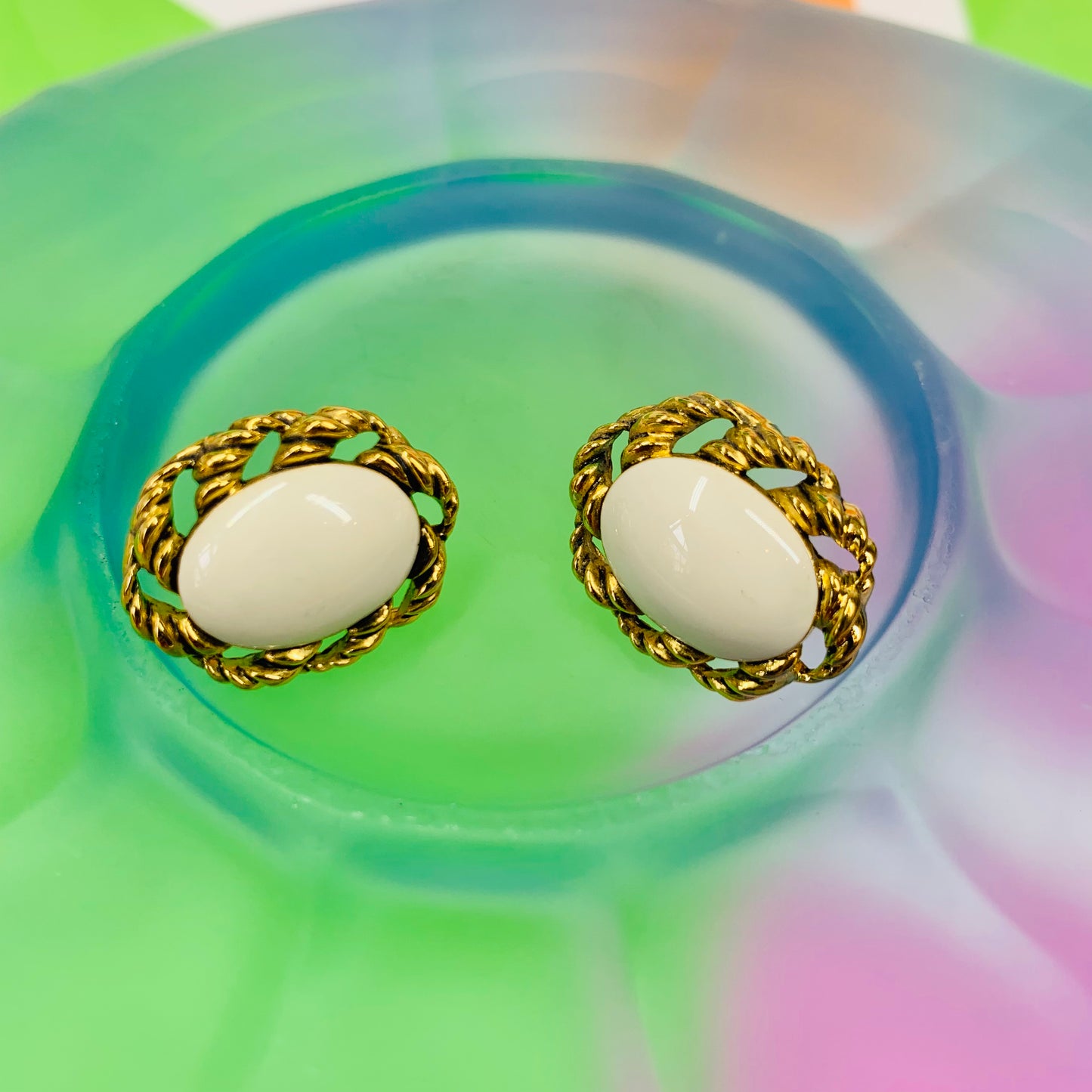 Rare 1960s Italian triple gold plated white enamel stud button earrings with gold knot borders
