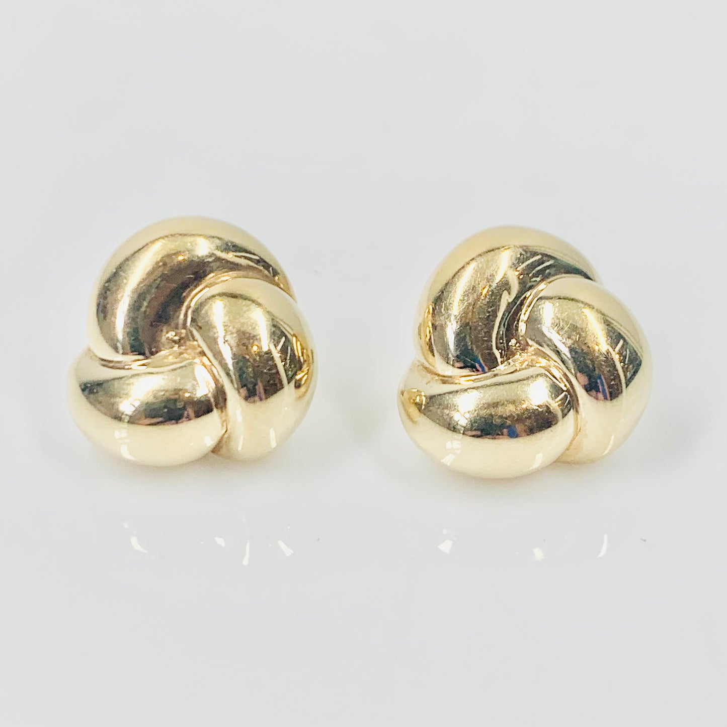 Rare 1970s Italian 18K gold knot stud earrings