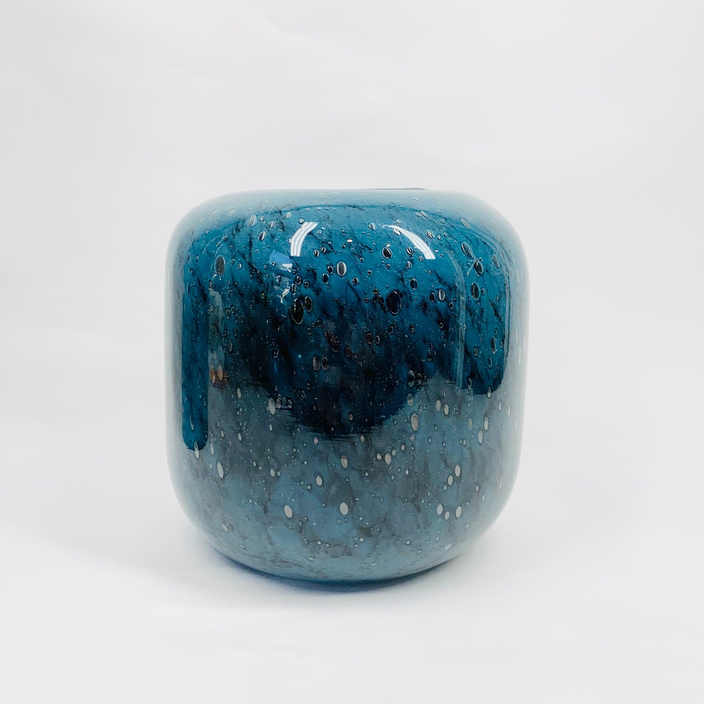 Stunning vintage blue mouth blown speckles art glass vase