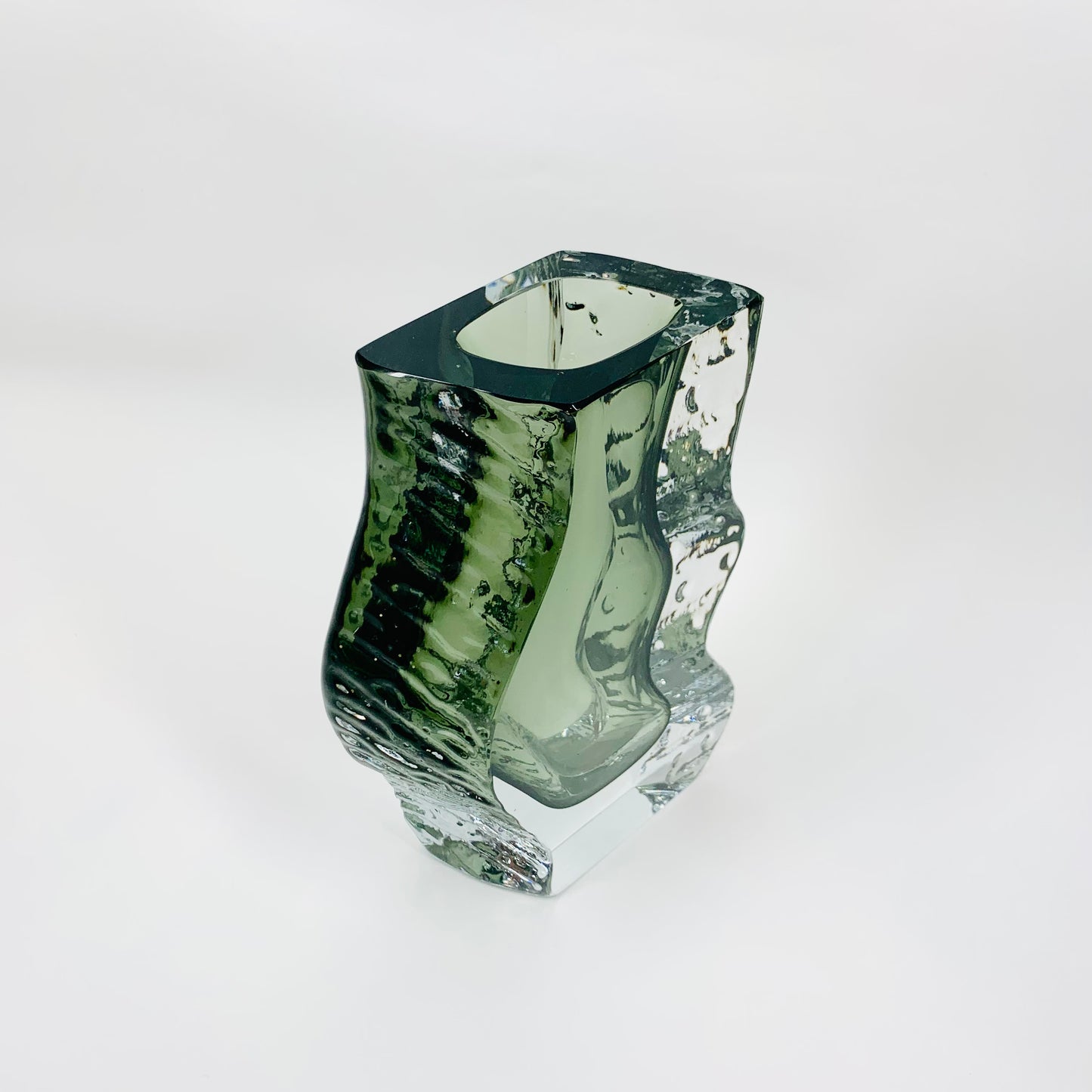 Extremely rare large MCM grey textured Murano sommerso trapezoid glass vase by Mandruzzato