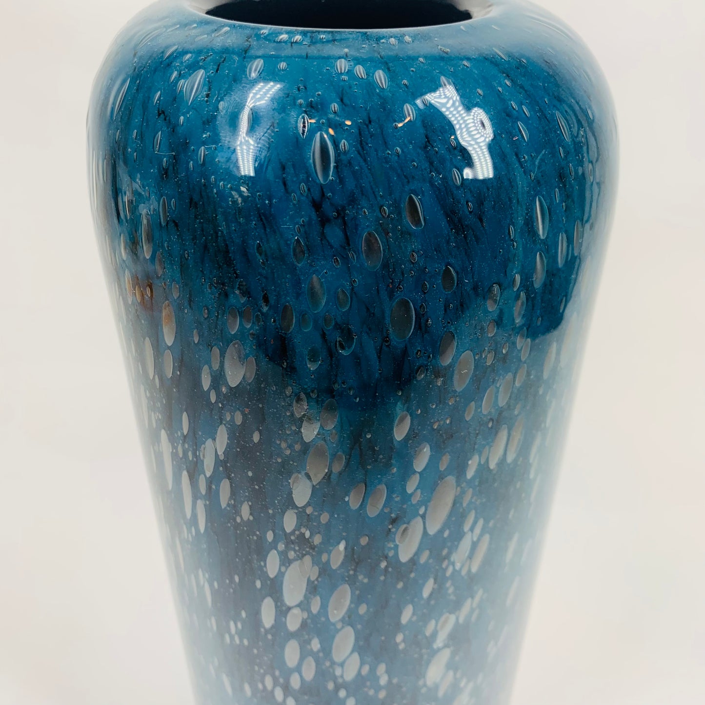 Stunning vintage blue mouth blown speckles art glass vase