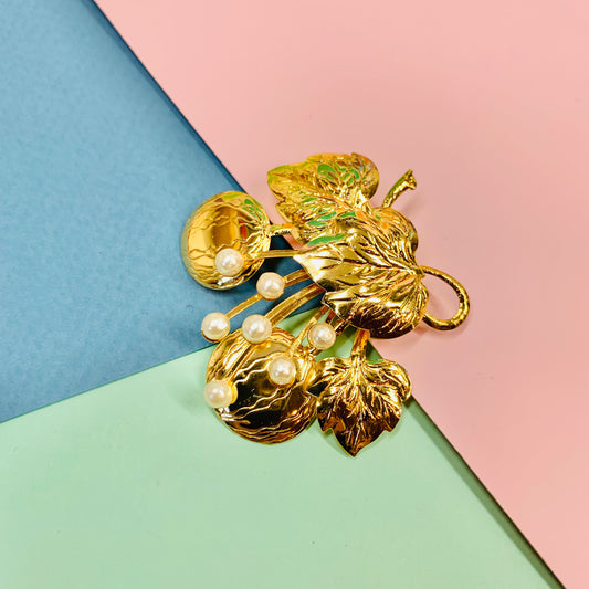 1970s flower brooch with pearl buds