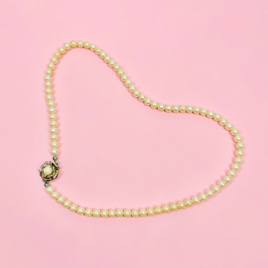 1960s single strand pearls necklace