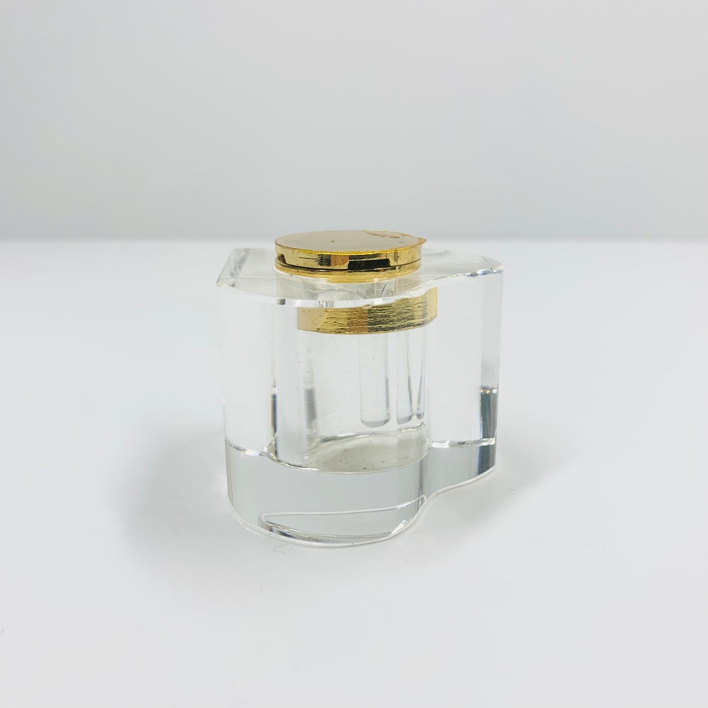 Heart-shaped crystal perfume bottle