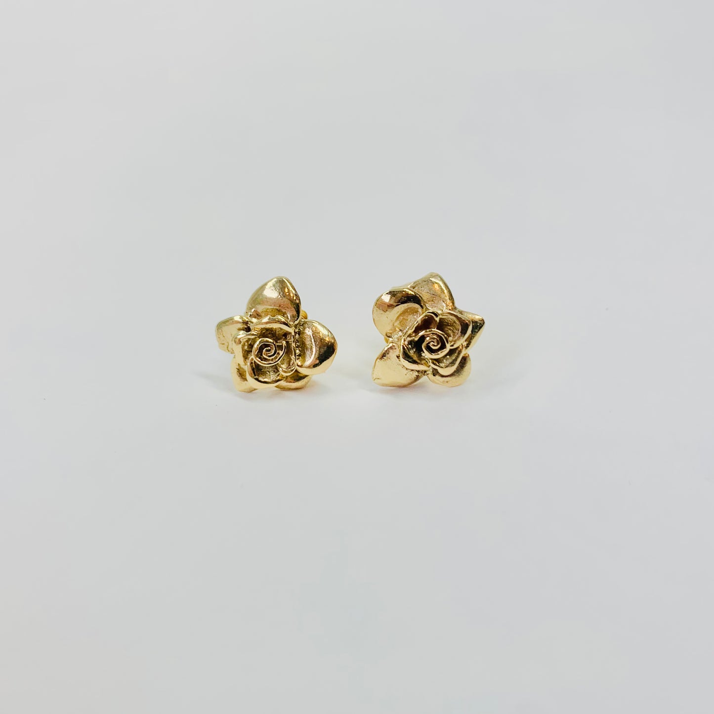 1970s 10K yellow gold flower stud earrings