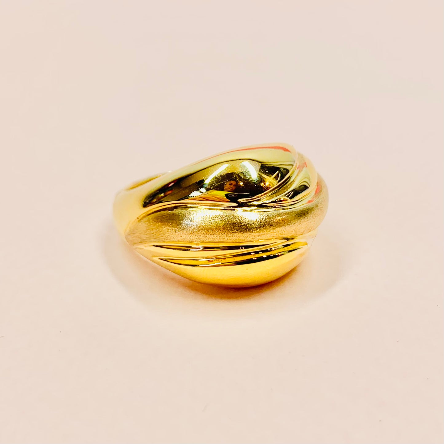 Modernist 1950s Italian 14K gold scrolled dome ring